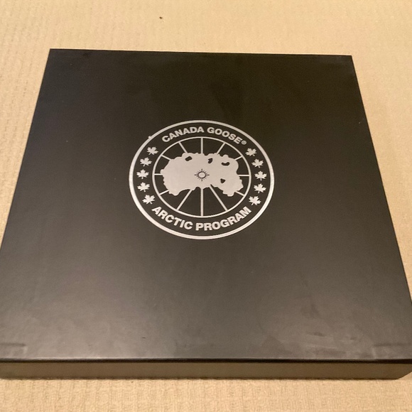🆕🇨🇦 NEW!! Men’s Canada Goose Sweater Box cover 📦 - Picture 1 of 1